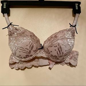 Like new la Vie en Rose Baby Pink Lace Push-up Bra